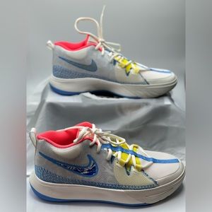NIKE BOYS BIG KID KYRIE FLYTRAP VI BASKETBALL SHOE - BONE SIZE 7Y LIGHTWEIGHT